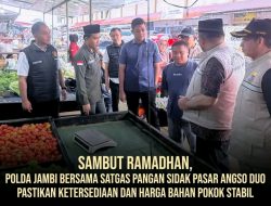 Tim Satgas Pangan Polda Jambi melakukan pemantauan harga dan ketersediaan bahan pokok (BAPOK) di Pasar Tradisional Angso Duo
